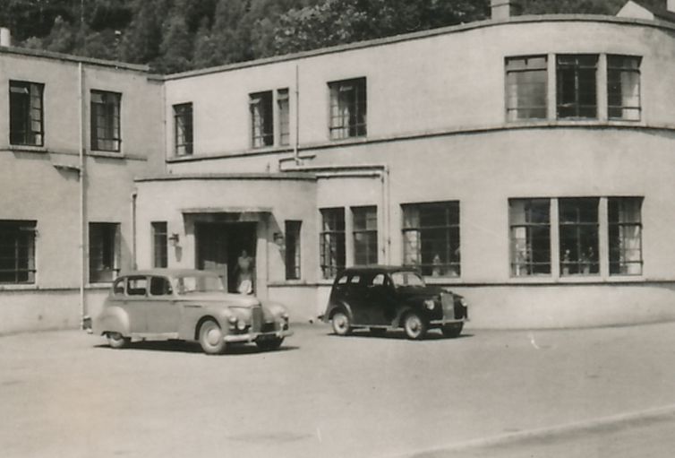 895UkLochBeneveianB.jpg